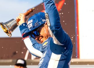 Kyle Larson Ends Winless Streak in NASCAR Chase Race #2