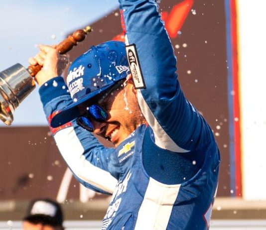 Kyle Larson Ends Winless Streak in NASCAR Chase Race #2